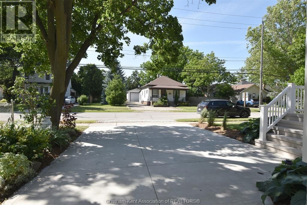 12 ALEXANDRA AVENUE Image 10