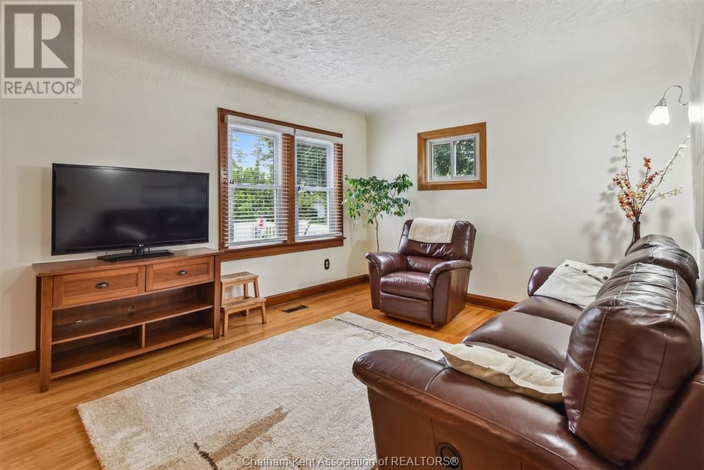 12 ALEXANDRA AVENUE Image 17