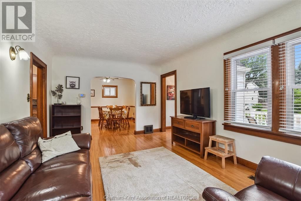 12 ALEXANDRA AVENUE Image 19