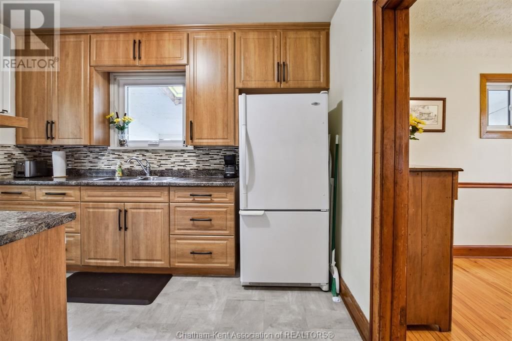 12 ALEXANDRA AVENUE Image 22