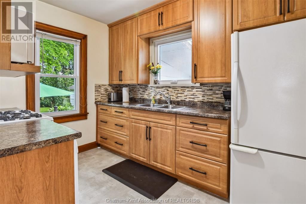 12 ALEXANDRA AVENUE Image 23