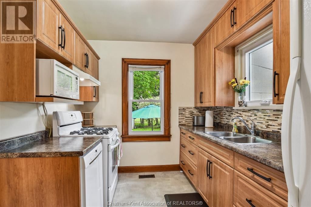 12 ALEXANDRA AVENUE Image 26