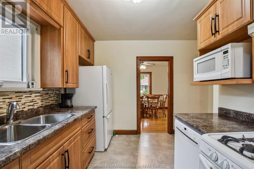 12 ALEXANDRA AVENUE Image 27
