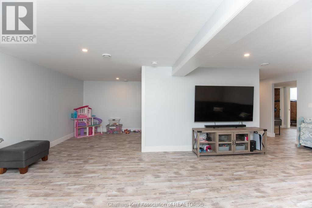 7 VENTURE CRESCENT Image 20