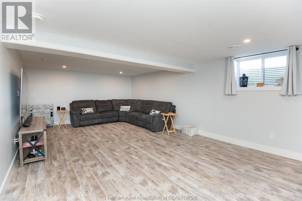 7 VENTURE CRESCENT Image 21