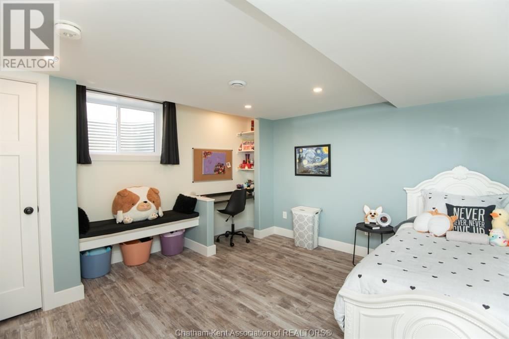 7 VENTURE CRESCENT Image 22