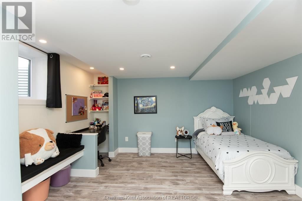 7 VENTURE CRESCENT Image 23
