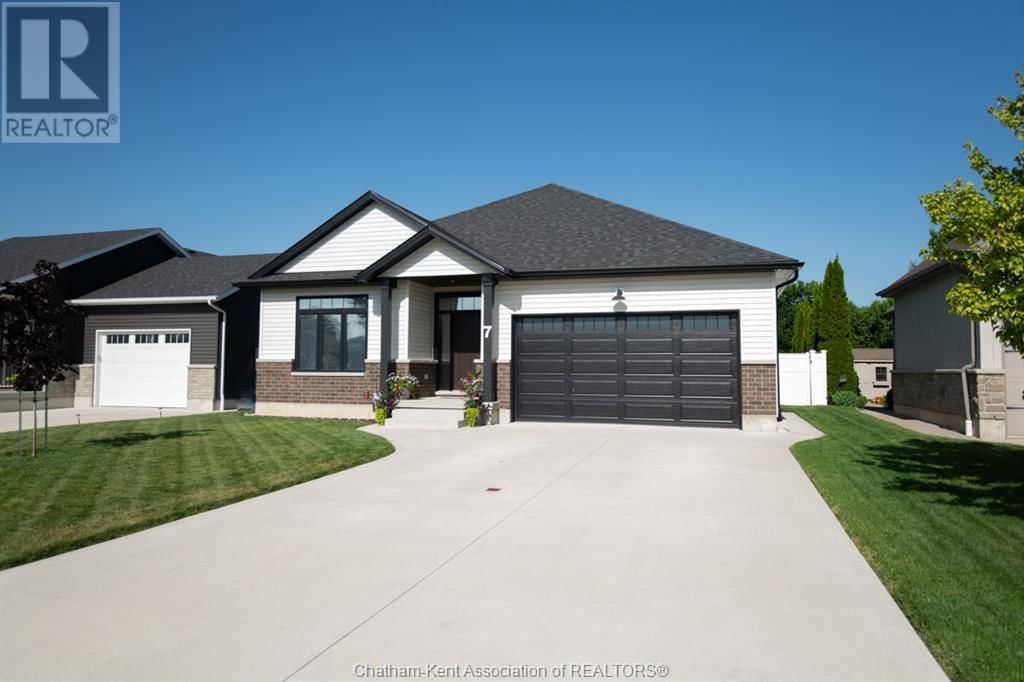 7 VENTURE CRESCENT Image 32