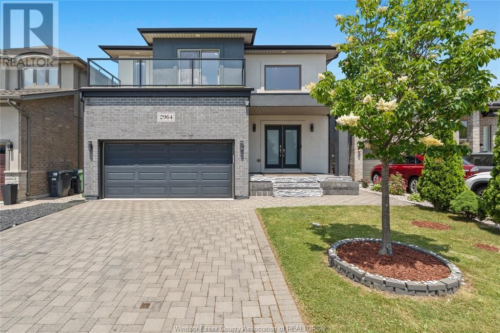 2964 MCROBBIE CRESCENT Image 2
