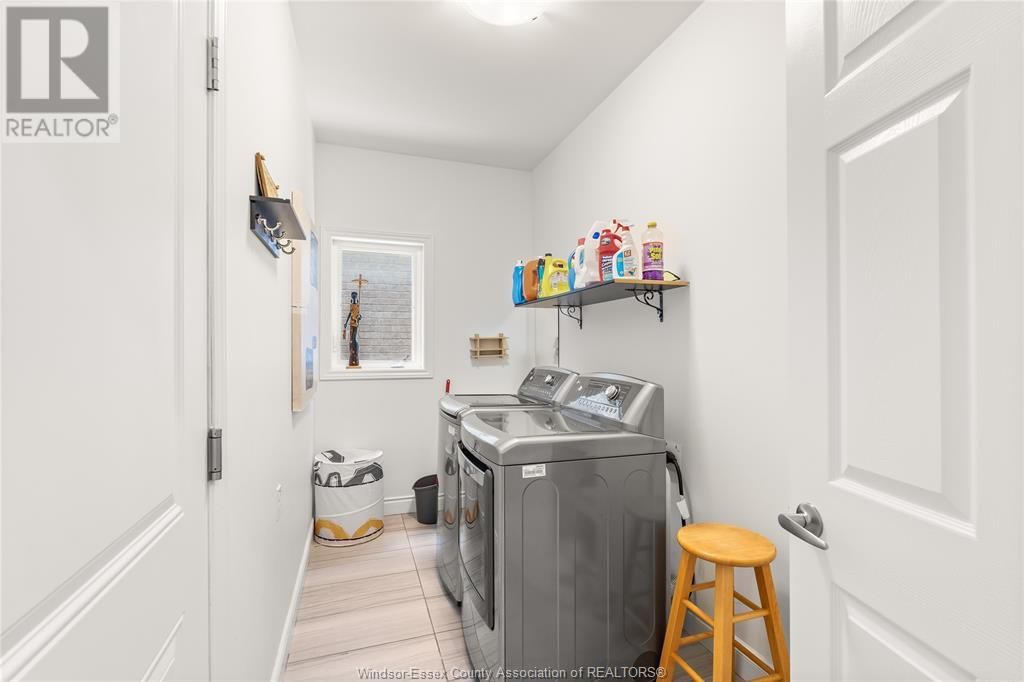 2964 MCROBBIE CRESCENT Image 20
