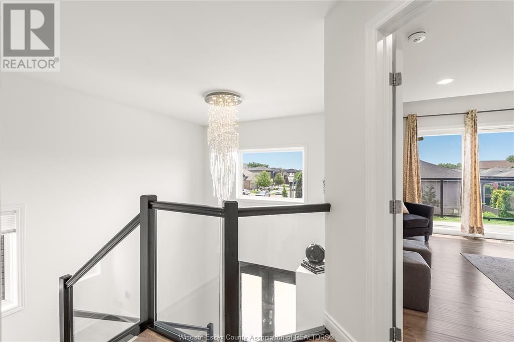 2964 MCROBBIE CRESCENT Image 22