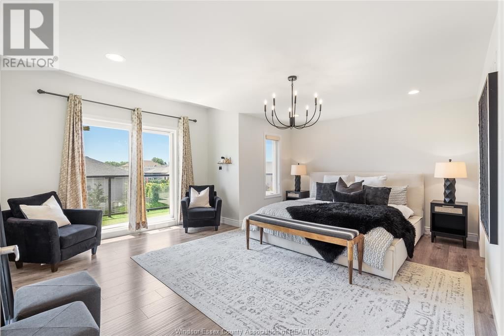 2964 MCROBBIE CRESCENT Image 23