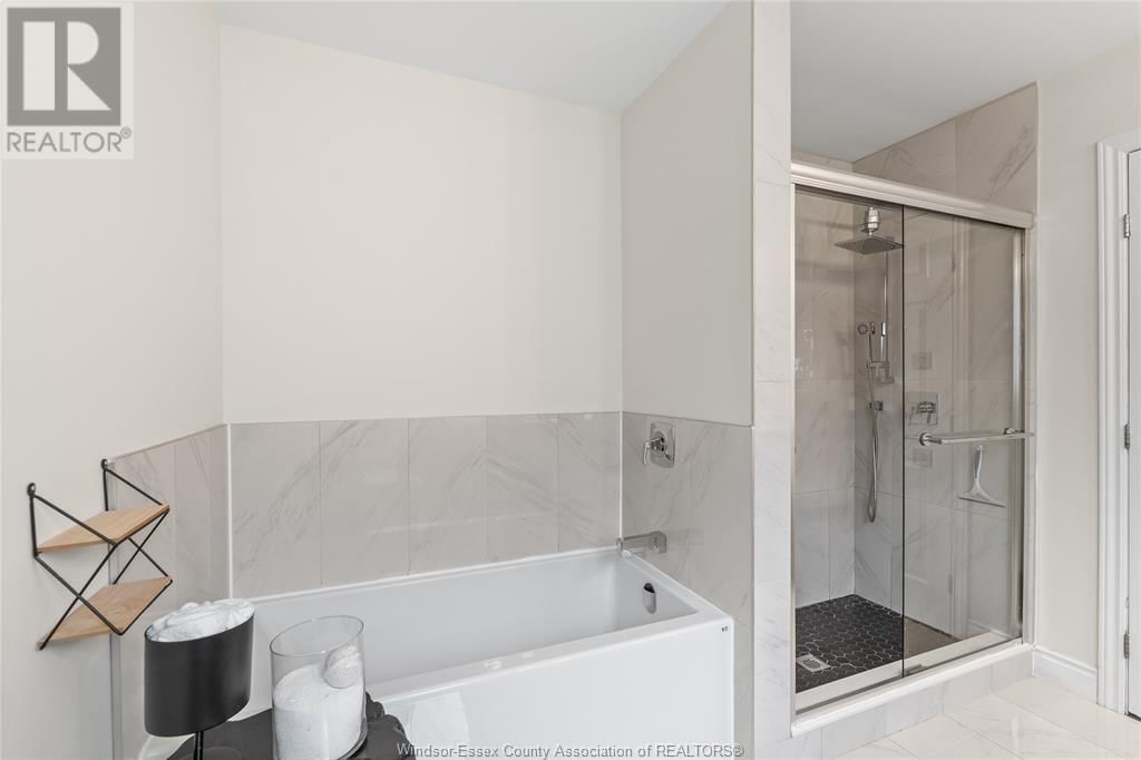 2964 MCROBBIE CRESCENT Image 28