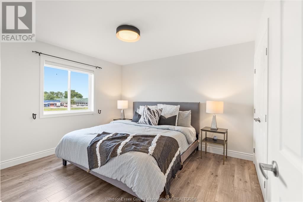 2964 MCROBBIE CRESCENT Image 30
