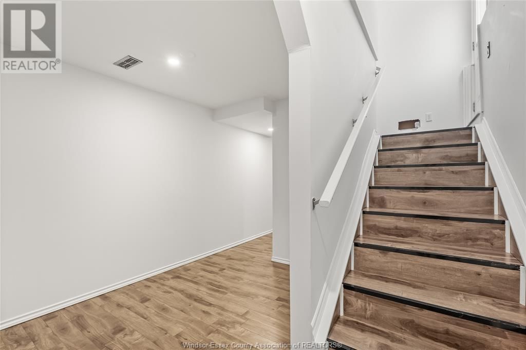 2964 MCROBBIE CRESCENT Image 33