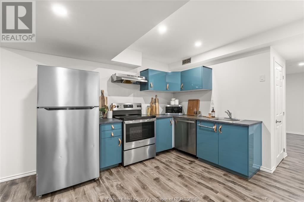 2964 MCROBBIE CRESCENT Image 35