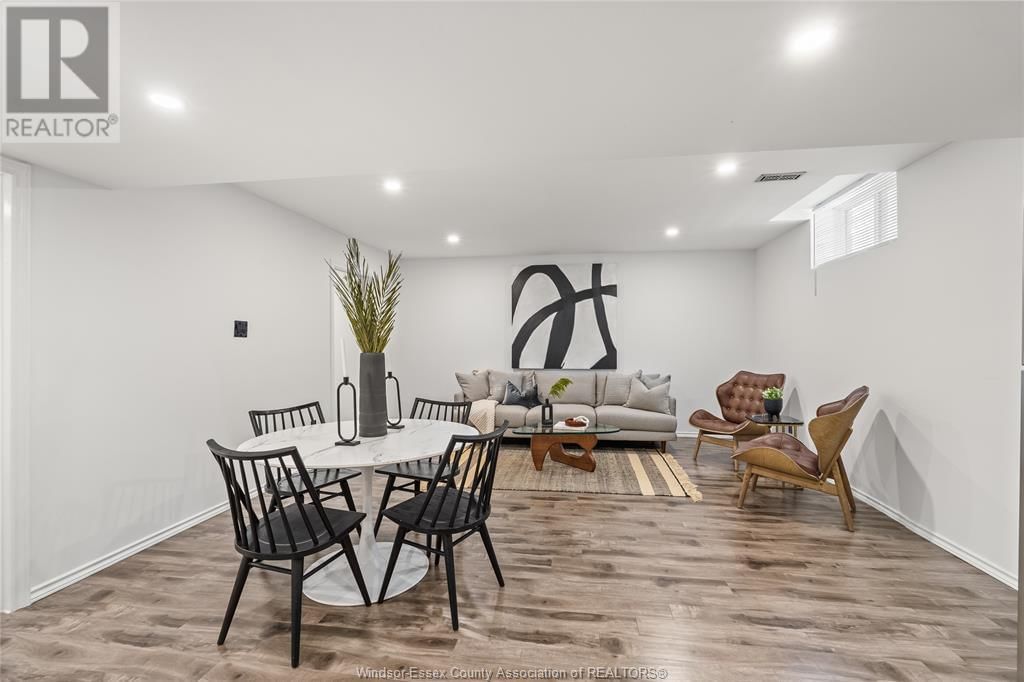 2964 MCROBBIE CRESCENT Image 36