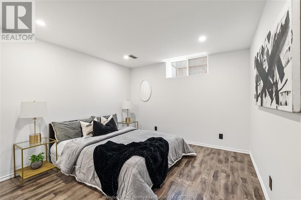 2964 MCROBBIE CRESCENT Image 39