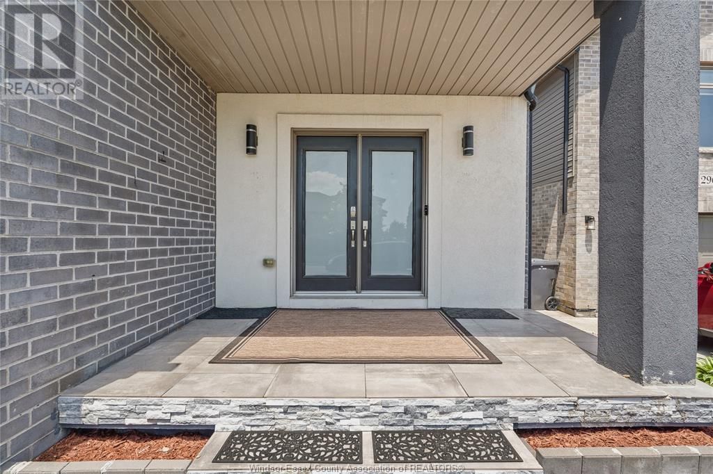 2964 MCROBBIE CRESCENT Image 4