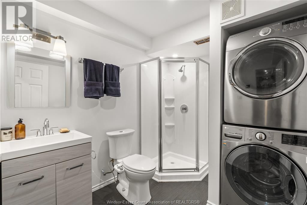2964 MCROBBIE CRESCENT Image 40
