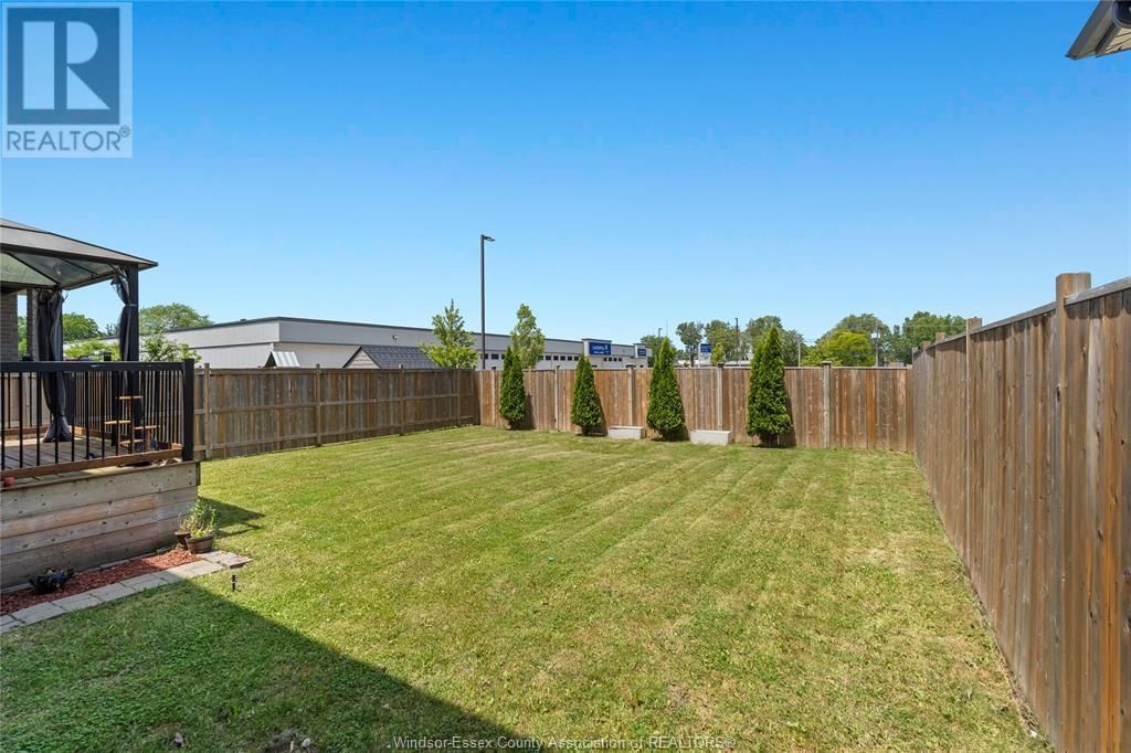 2964 MCROBBIE CRESCENT Image 43