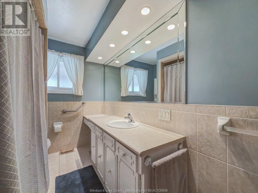 305 MAPLE AVE AVENUE Image 13
