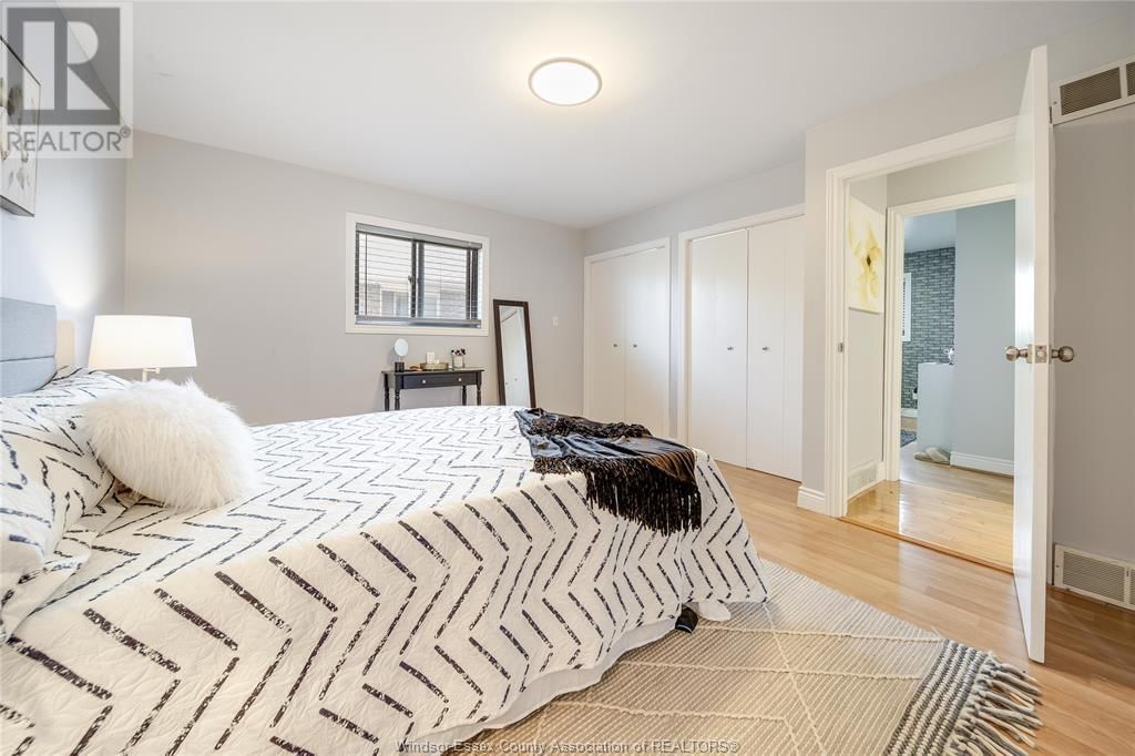 2505 ST CLAIR AVENUE Image 19