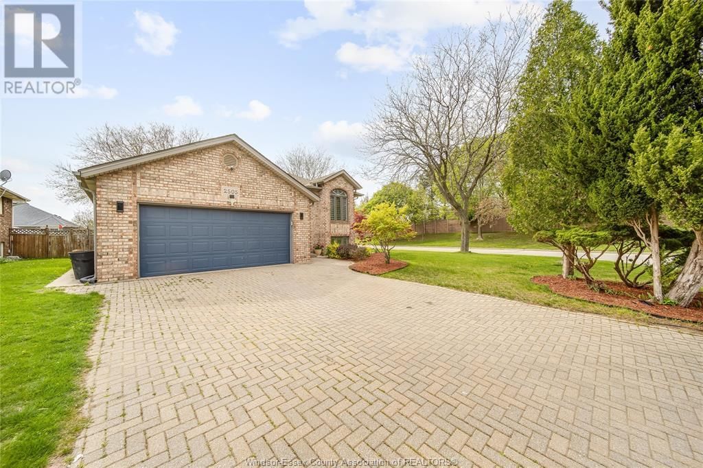 2505 ST CLAIR AVENUE Image 2