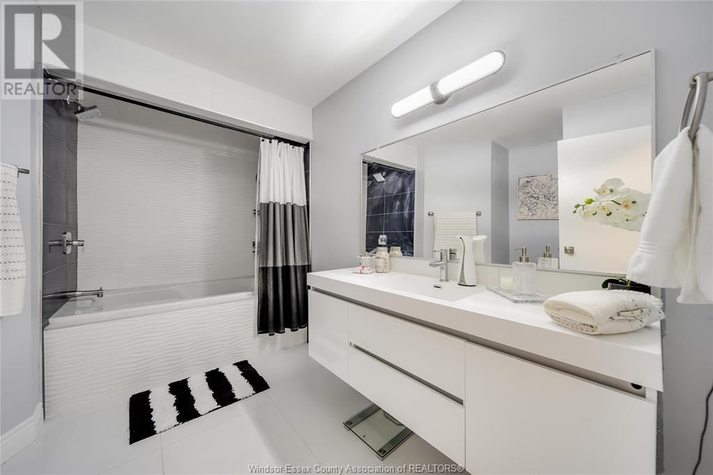 2505 ST CLAIR AVENUE Image 20