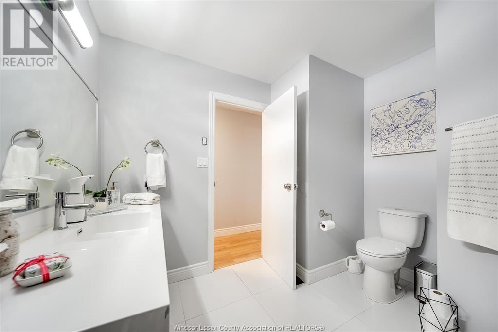2505 ST CLAIR AVENUE Image 21