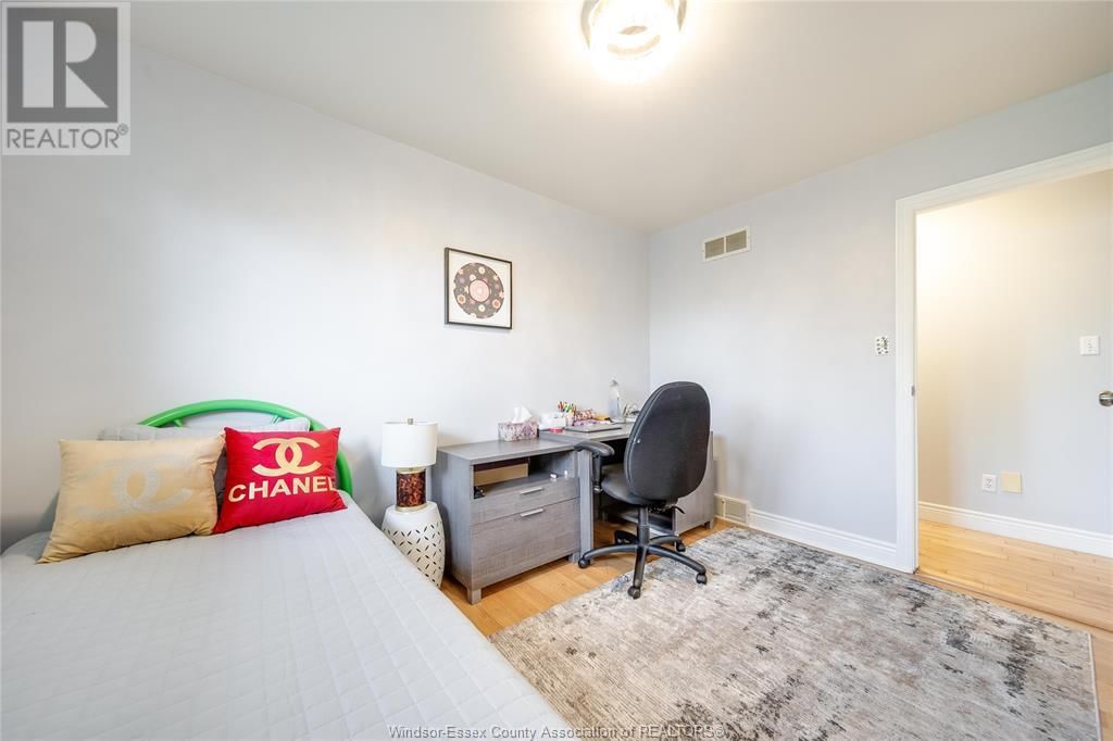 2505 ST CLAIR AVENUE Image 23