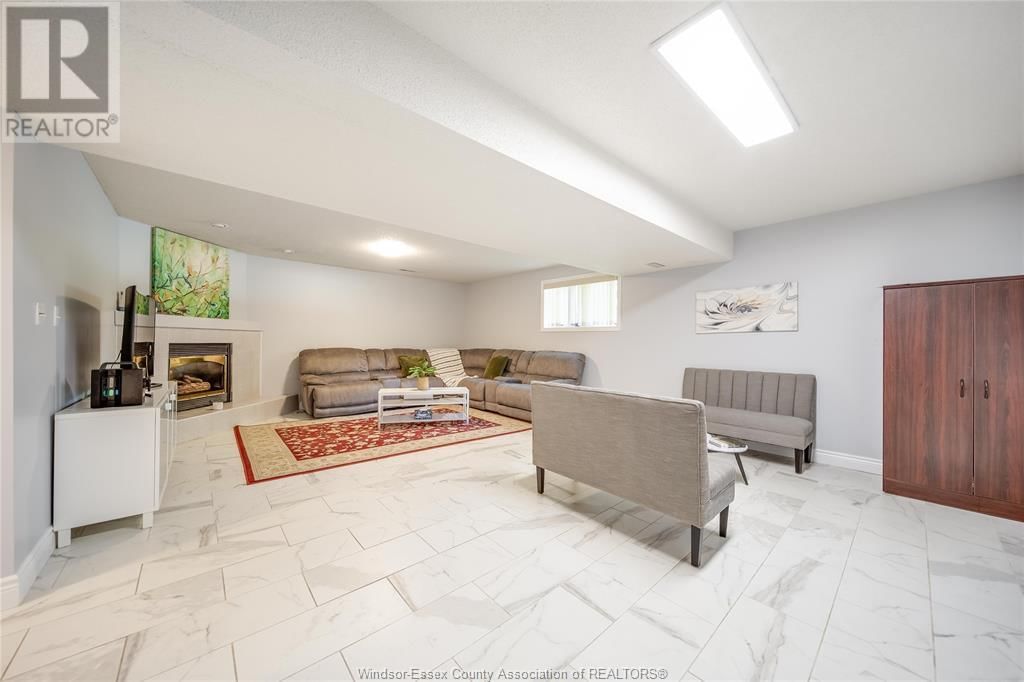 2505 ST CLAIR AVENUE Image 26