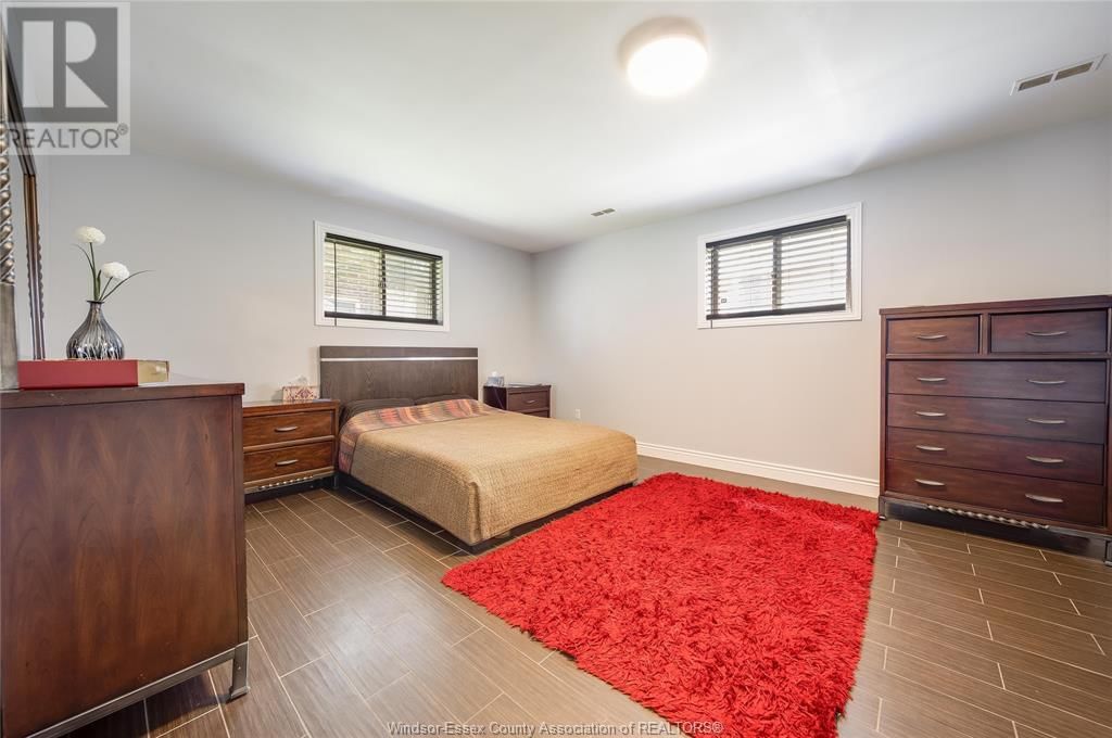 2505 ST CLAIR AVENUE Image 27