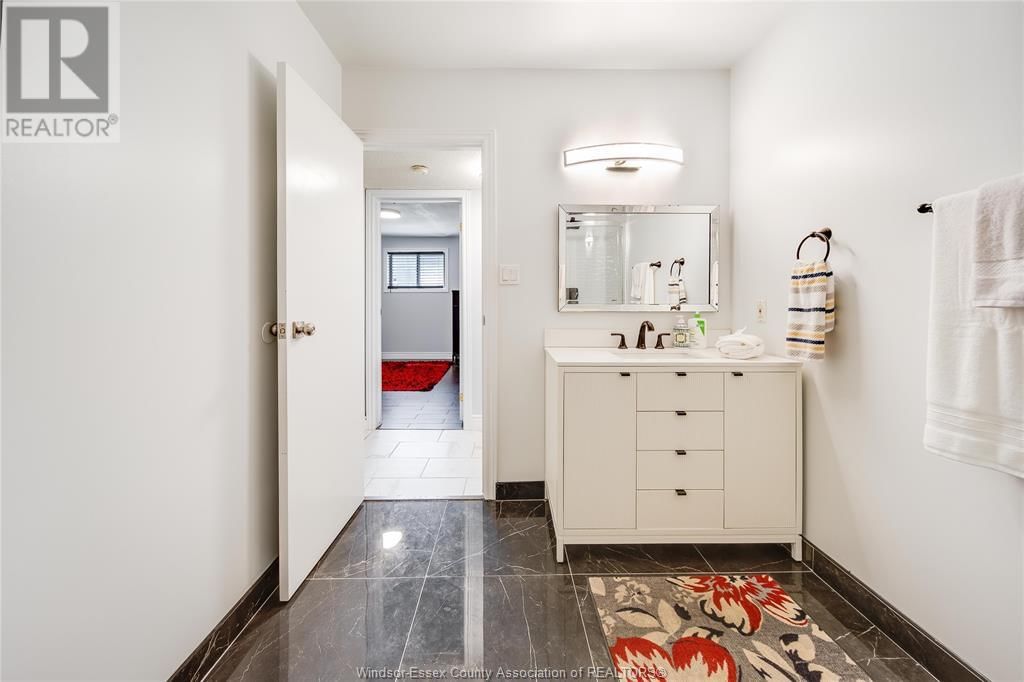 2505 ST CLAIR AVENUE Image 31