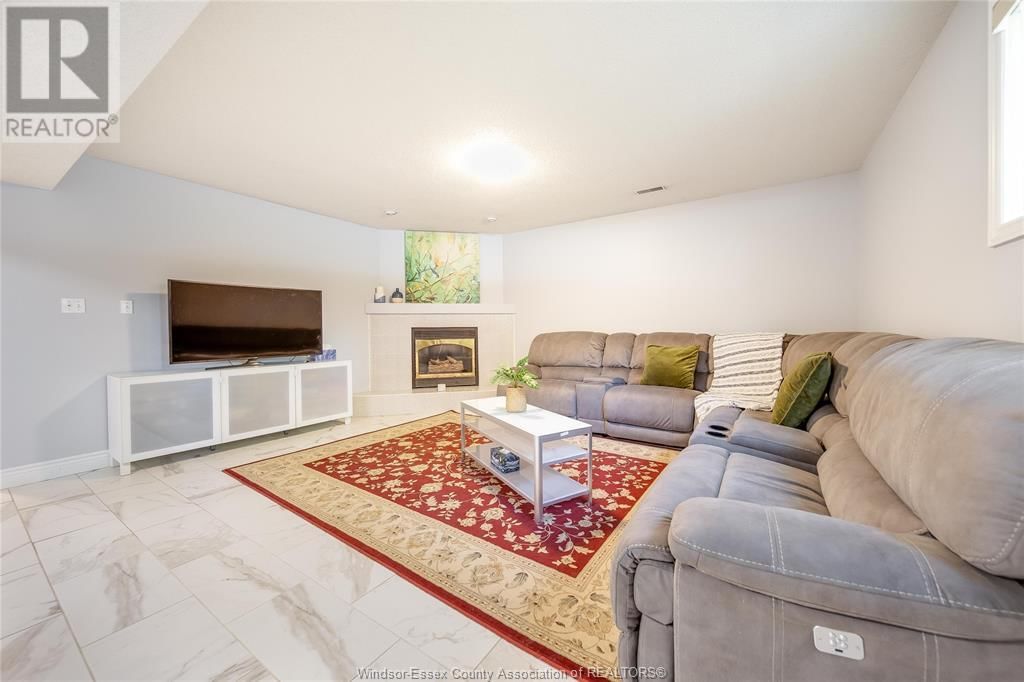 2505 ST CLAIR AVENUE Image 34