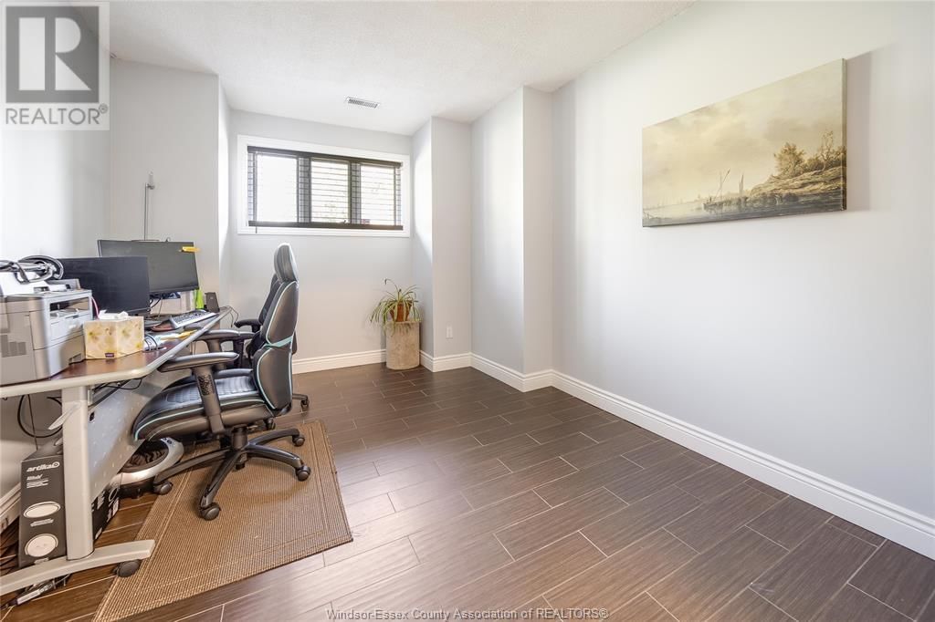 2505 ST CLAIR AVENUE Image 37