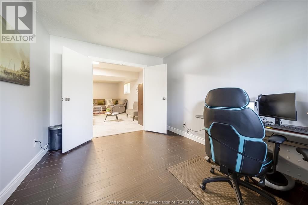 2505 ST CLAIR AVENUE Image 38