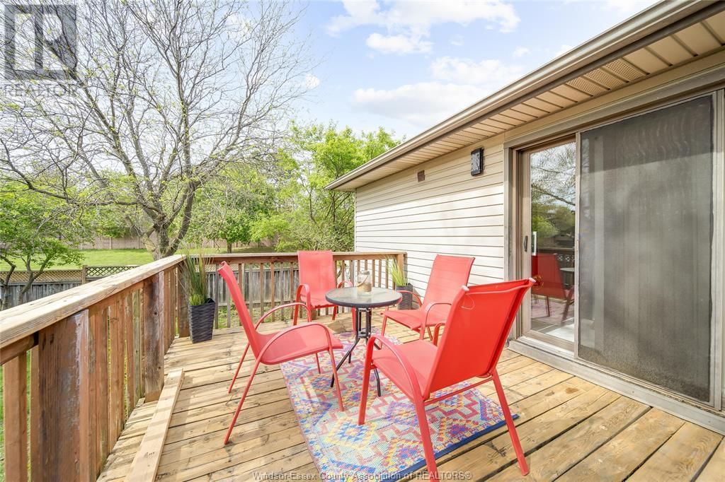 2505 ST CLAIR AVENUE Image 39