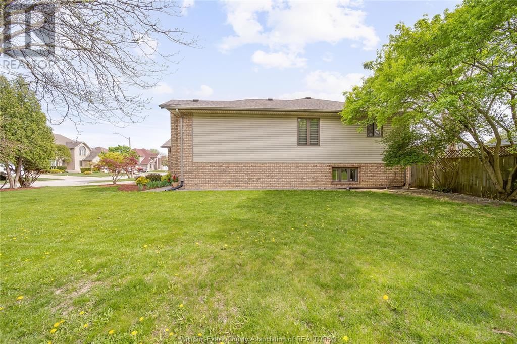 2505 ST CLAIR AVENUE Image 44