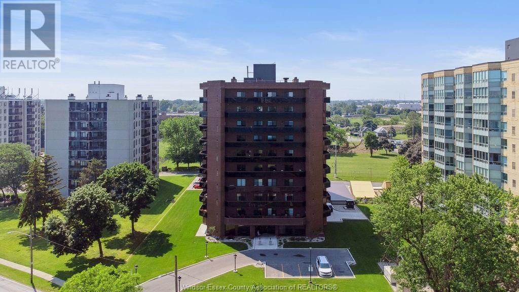 306 - 3663 RIVERSIDE DRIVE EAST Image 1
