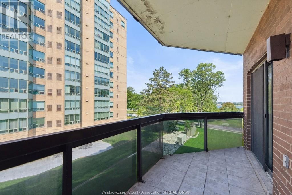 306 - 3663 RIVERSIDE DRIVE EAST Image 24