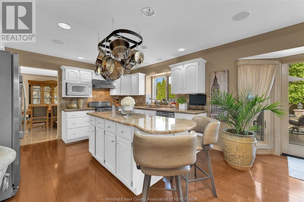 541 KERR CRESCENT Image 10