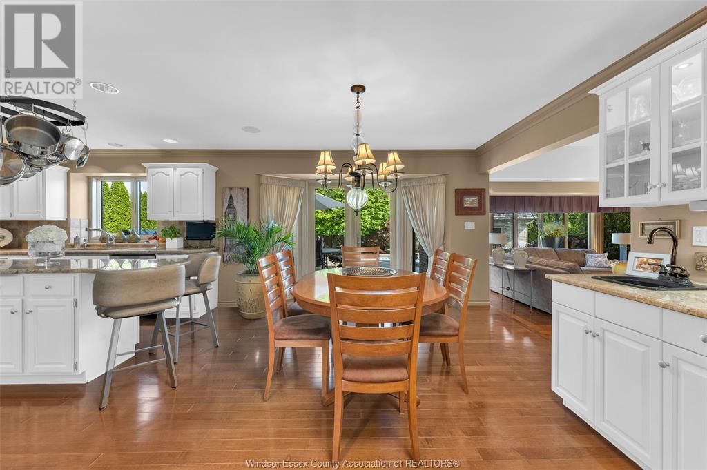541 KERR CRESCENT Image 12
