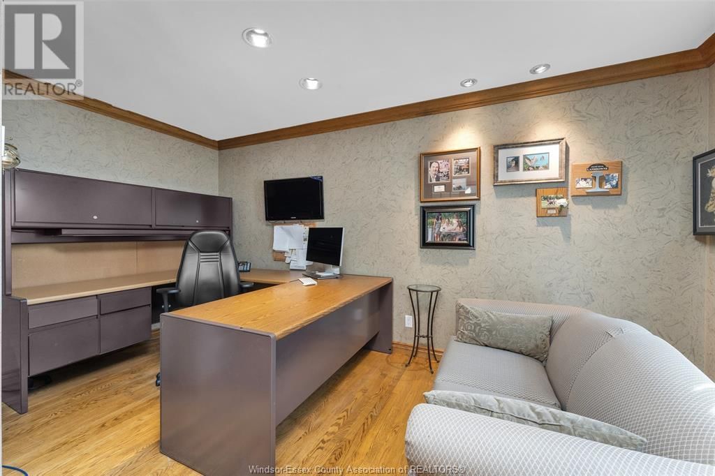 541 KERR CRESCENT Image 14