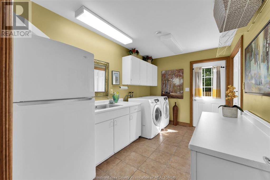 541 KERR CRESCENT Image 16