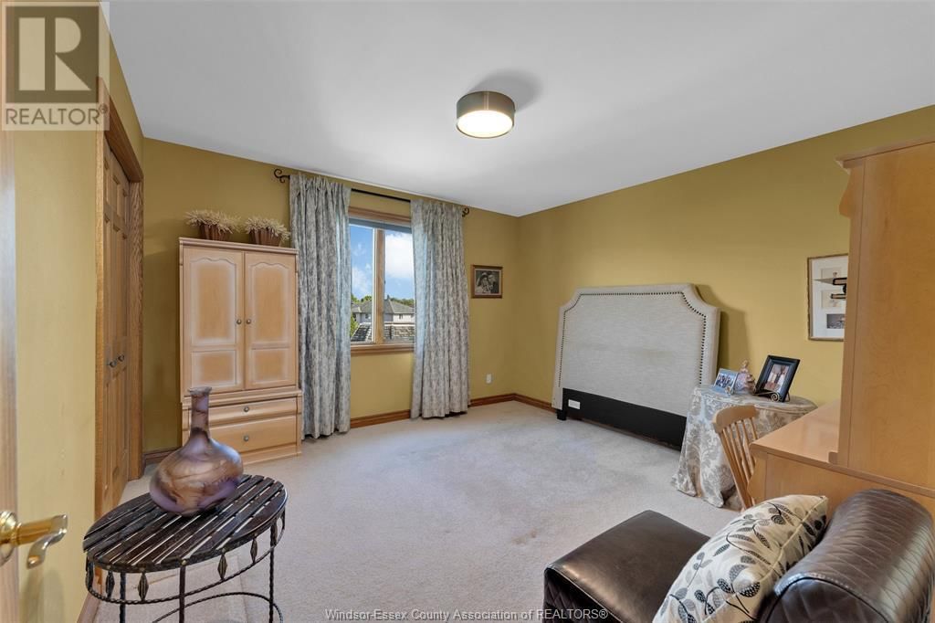 541 KERR CRESCENT Image 23