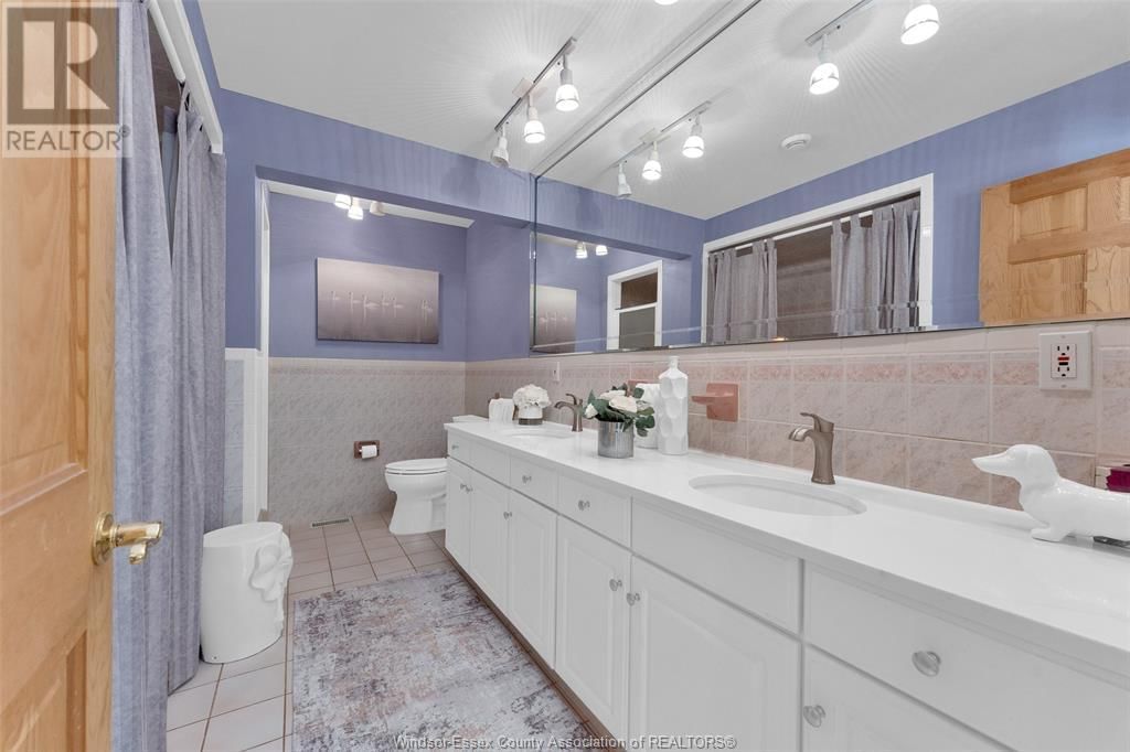 541 KERR CRESCENT Image 24