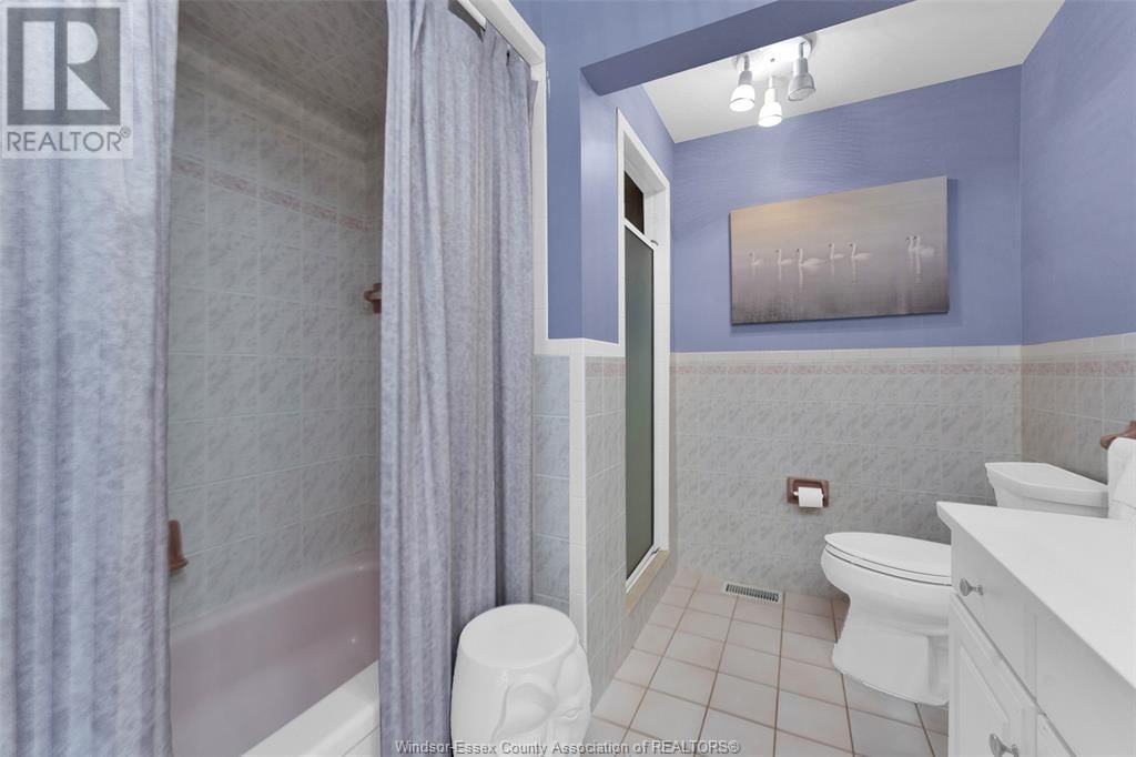 541 KERR CRESCENT Image 25