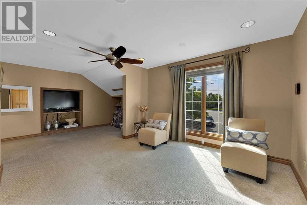 541 KERR CRESCENT Image 26