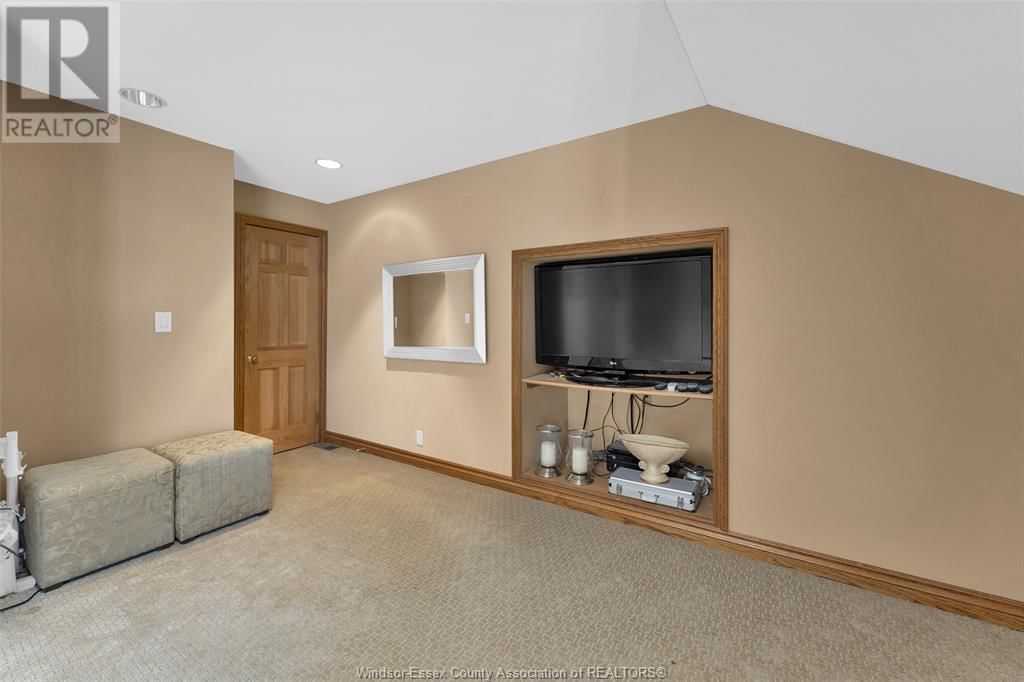 541 KERR CRESCENT Image 27